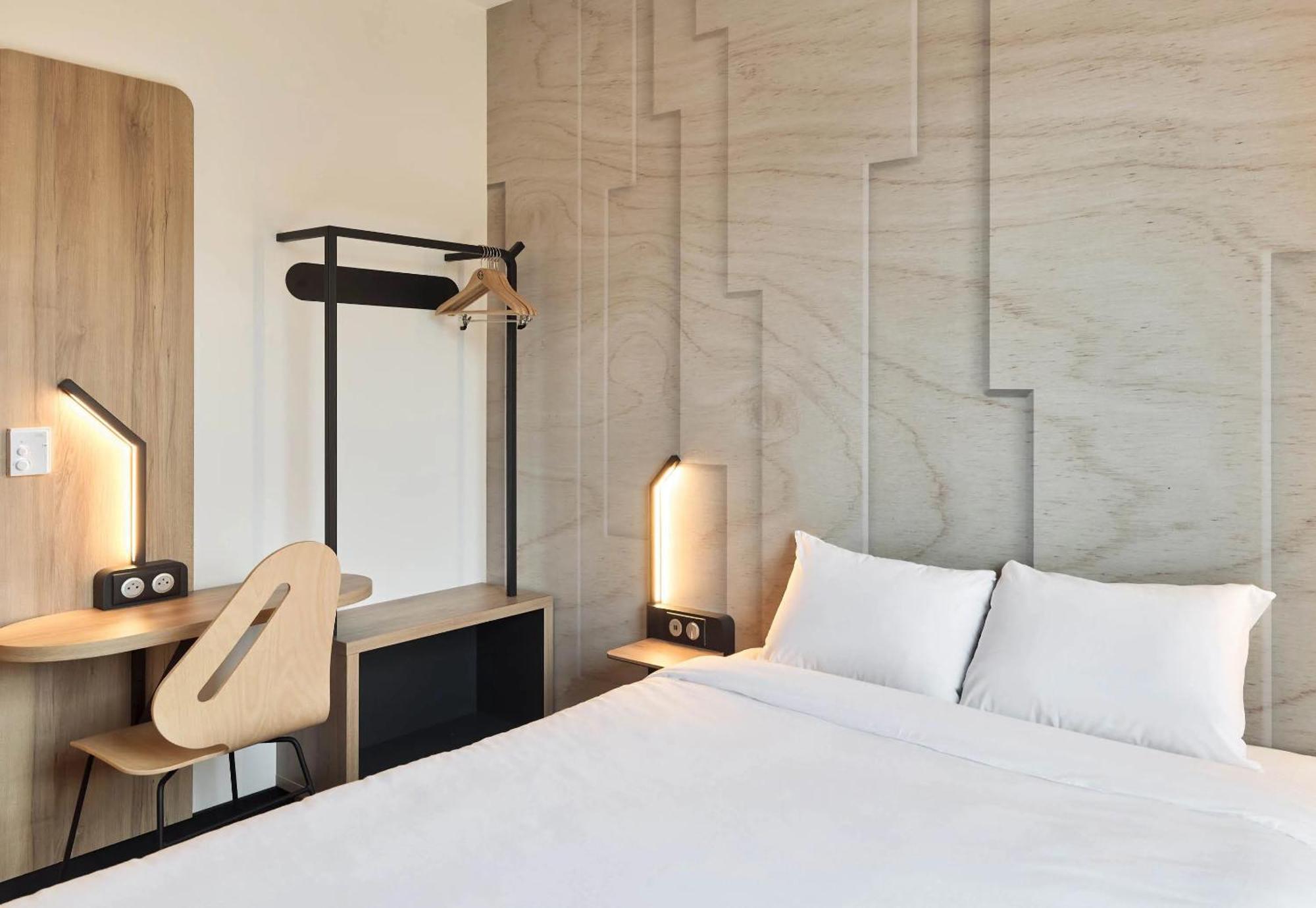 Brest Porte De Hotel 3*
