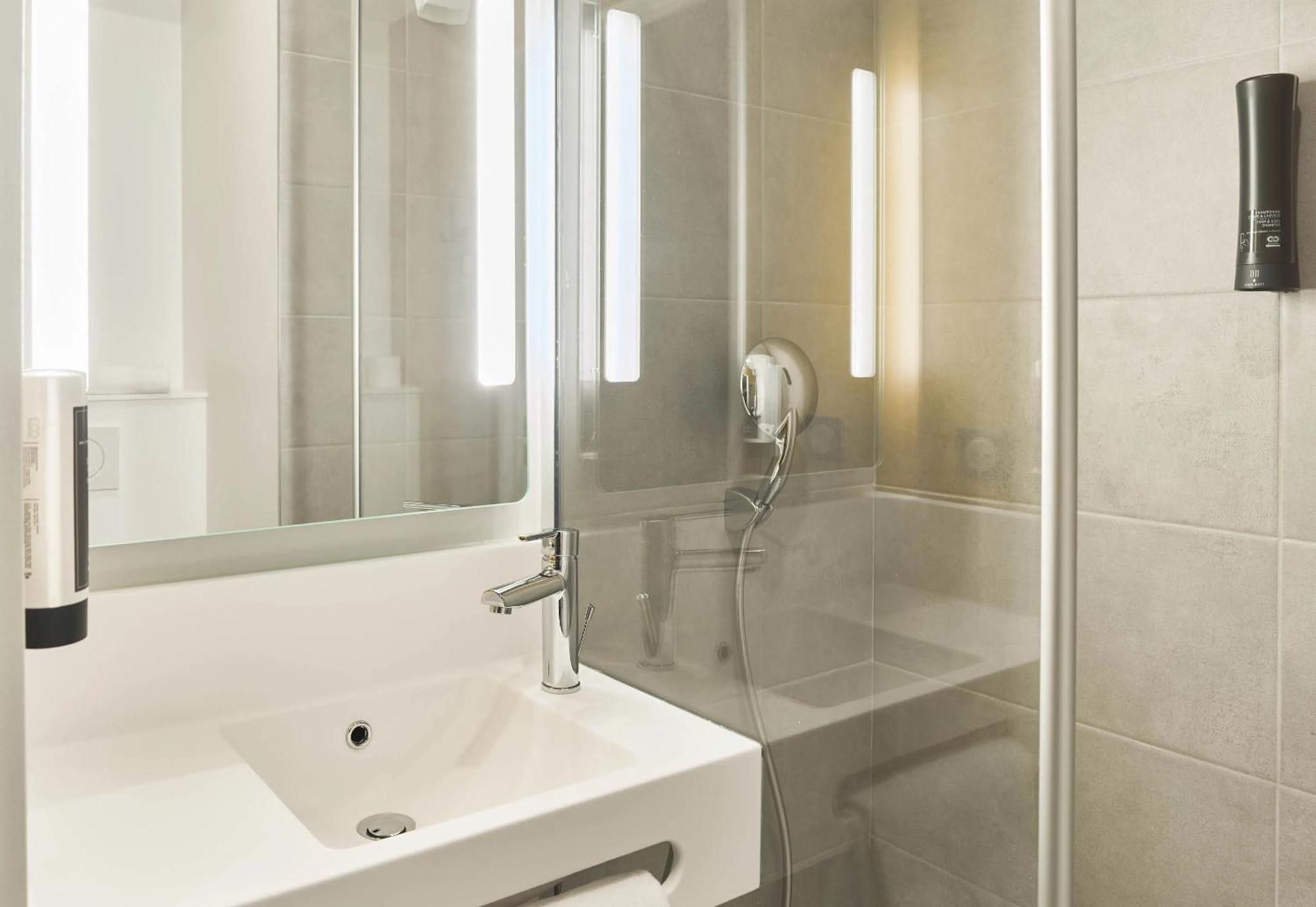 Brest Porte De Hotel 3*