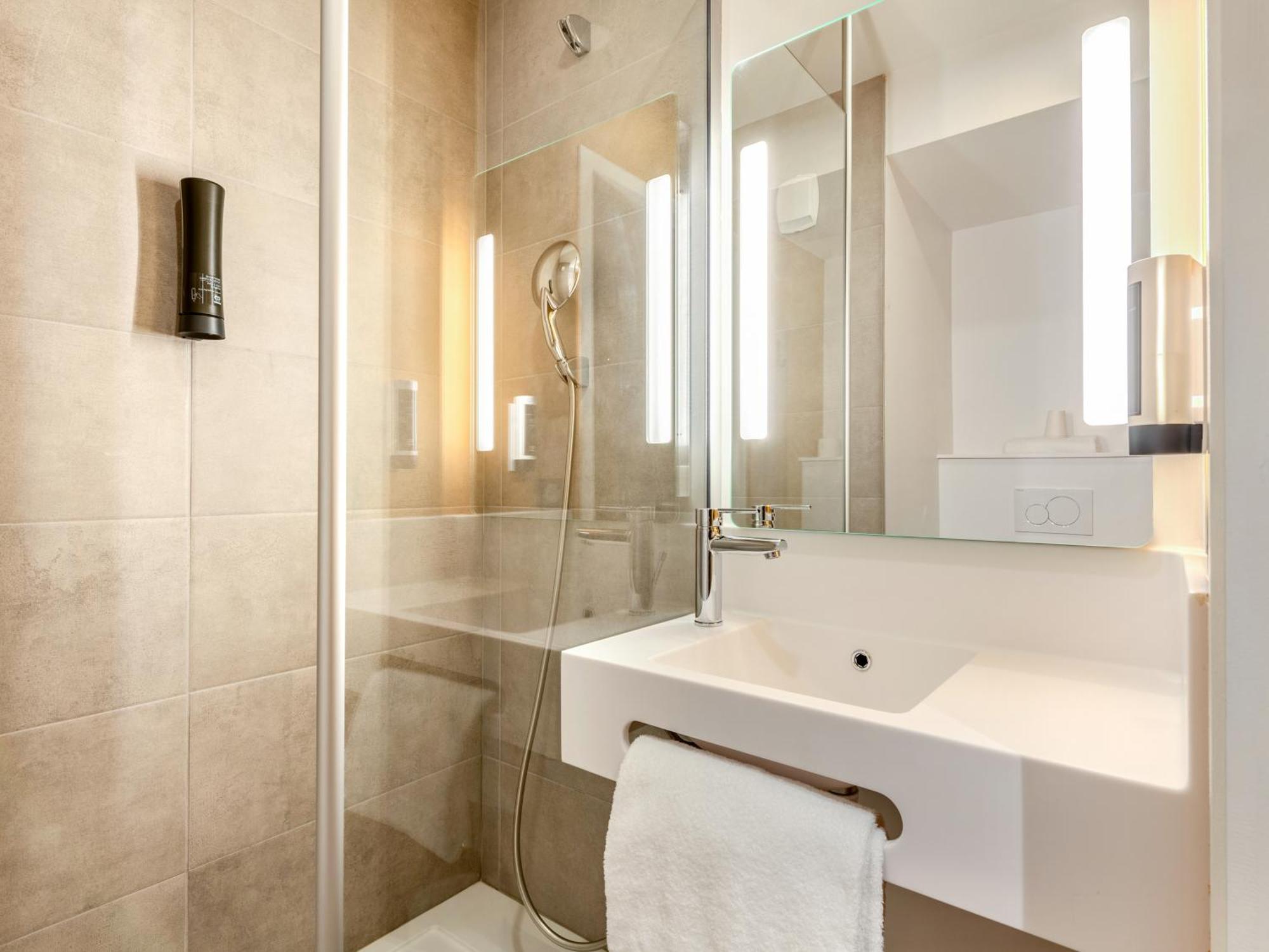Brest Porte De Hotel Gouesnou